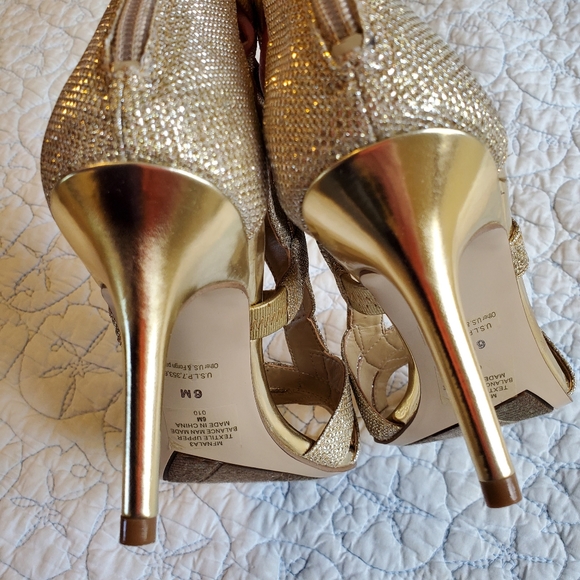 Marc Fisher NWOT Nala gold sparkly heels 6 M - Picture 5 of 12